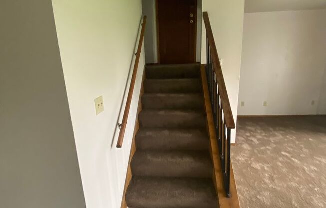 3 beds, 1.5 baths, 1,066 sqft, $1,499, Unit 5240 02