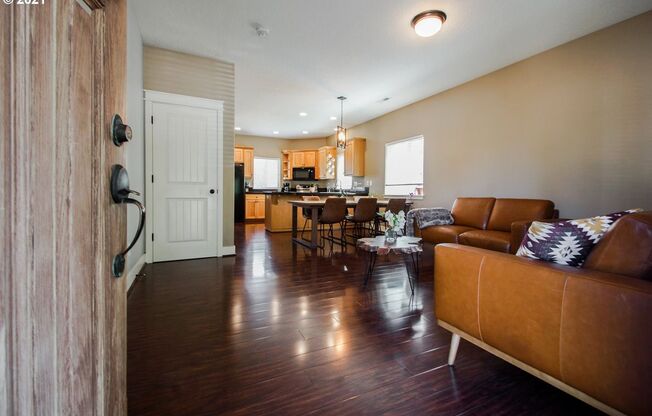 PET FRIENDLY! Spacious 4 Bed, 2.5 Bath Single Family Home in Newberg