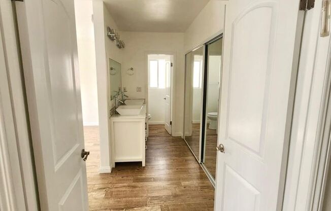 Beautiful and spacious condo in Tarzana!