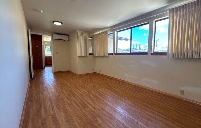 2 beds, 1 bath, $2,700, Unit # B