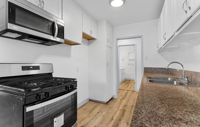 1 bed, 1 bath, 614 sqft, $1,695, Unit 06