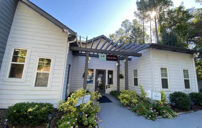 Exterior view at Riverwalk Vista Apartment Homes by ICER, Columbia