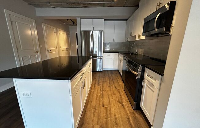 1 bed, 1 bath, 681 sqft, $2,625, Unit 952-609