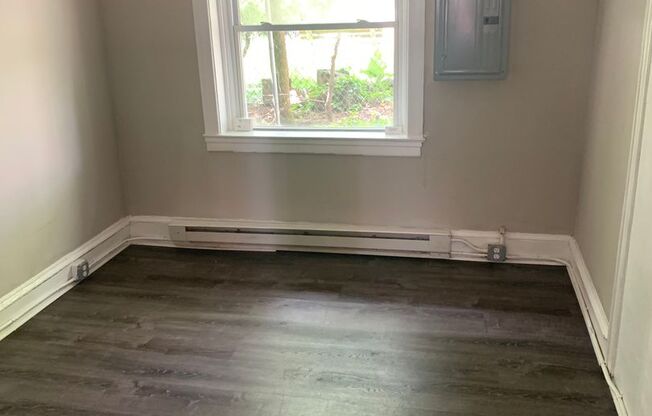 2 beds, 1 bath, $1,250, Unit E-22