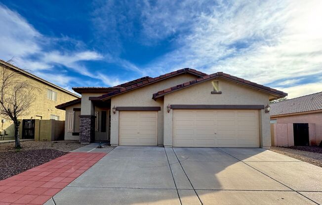 ⭐4 Bed / 2 Bath Single Level Phoenix Home with a 3 Car Garage⭐