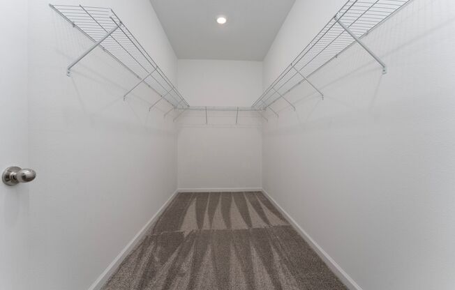 4 beds, 2 baths, $2,600, Unit Knightsbridge