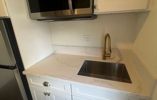 Studio, 1 bath, 166 sqft, $1,400, Unit 319