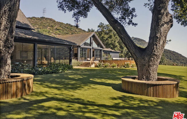 3100 MANDEVILLE CYN RD