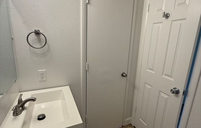 1 bed, 1 bath, 627 sqft, $750, Unit 208