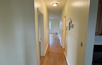 3 beds, 1 bath, 889 sqft, $3,200, Unit 3