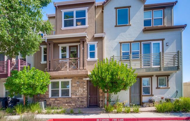 Excellent 4 Bed 2.5 Bath Town Home!