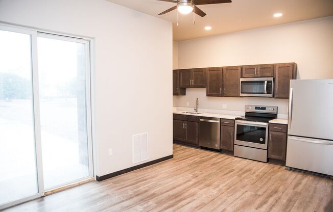 Studio, 1 bath, 581 sqft, $1,300, Unit 105