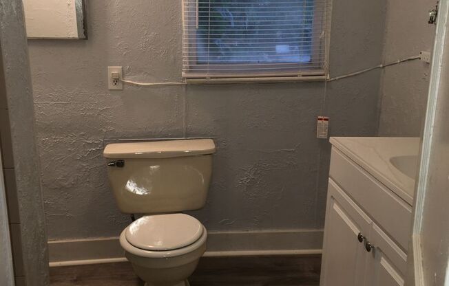 Studio, 1 bath, $1,100, Unit 1225 17th St W