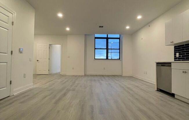 1 bed, 1 bath, 950 sqft, $1,175, Unit 218
