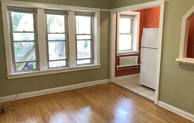 Studio, 1 bath, $825, Unit 32