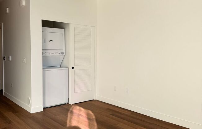 Studio, 1 bath, 362 sqft, $2,660, Unit 904