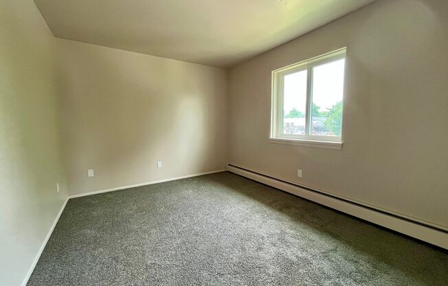 3 beds, 2 baths, $1,695, Unit 224