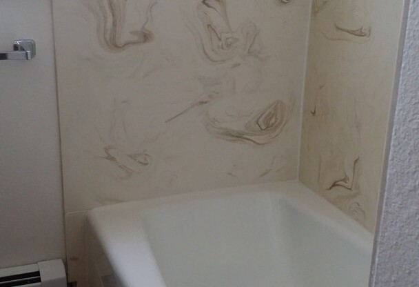 2 beds, 1 bath, $1,100, Unit B
