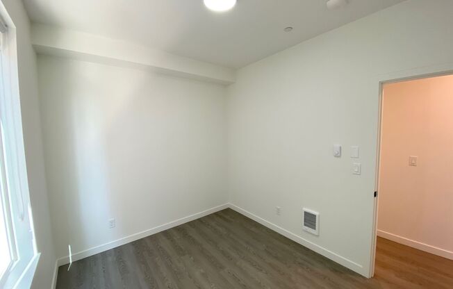 1 bed, 1 bath, 575 sqft, $1,350, Unit 10