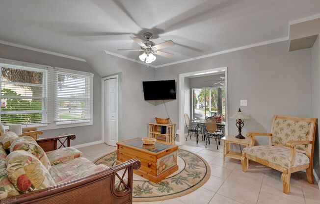 Fantastic 2br/1ba unfurnished/annual rental in Redington Shores!