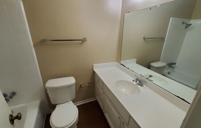 3 beds, 2 baths, $1,650