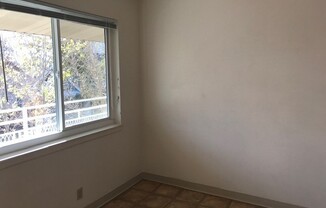 2 beds, 1 bath, 730 sqft, $925, Unit 7