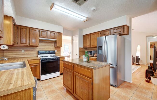 Charming Home with Exceptional Convenience – Close to Apple, The Domain, and Major Highways!
