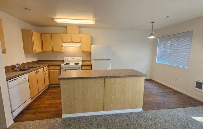 1 bed, 1 bath, 733 sqft, $1,295, Unit G-123