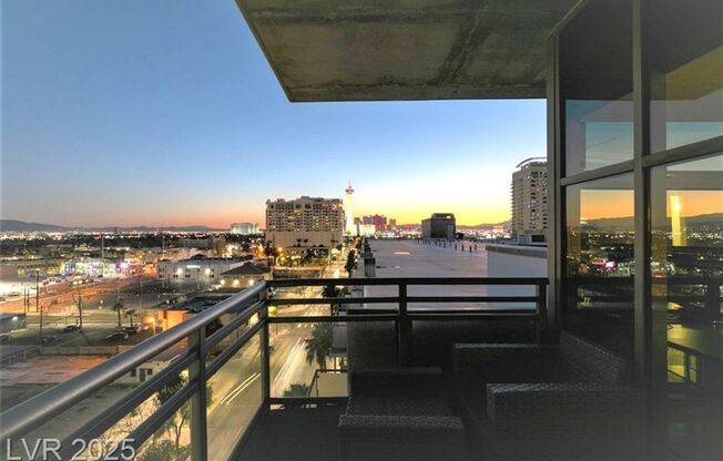 1 bed, 2 baths, $2,977, Unit Juhl Highrise