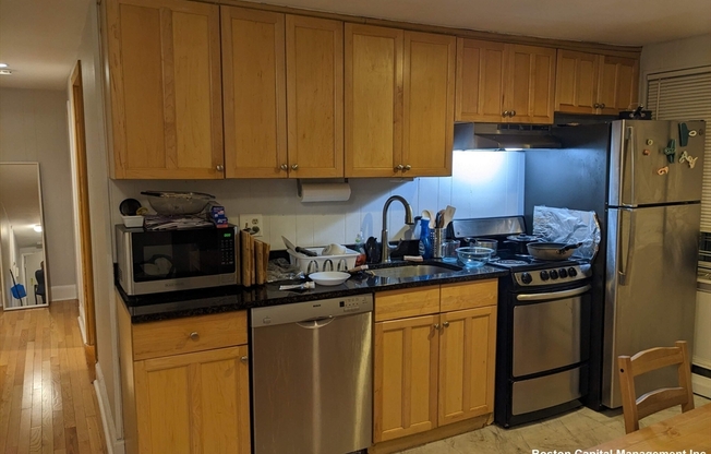 3 beds, 1 bath, 620 sqft, $3,700, Unit 2