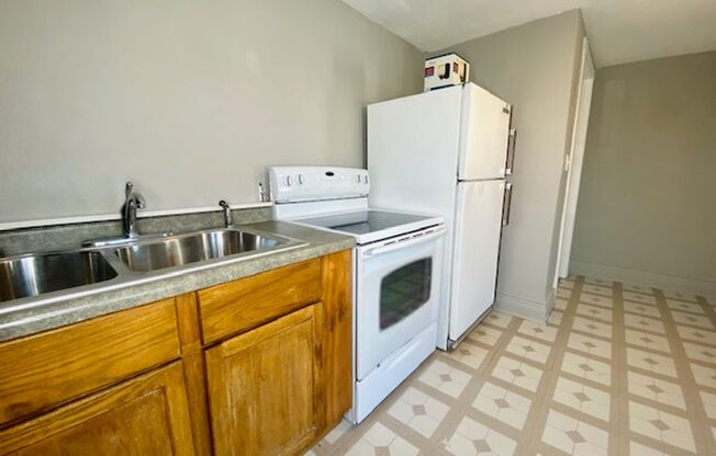 1 bed, 1 bath, $795, Unit Apt. 2