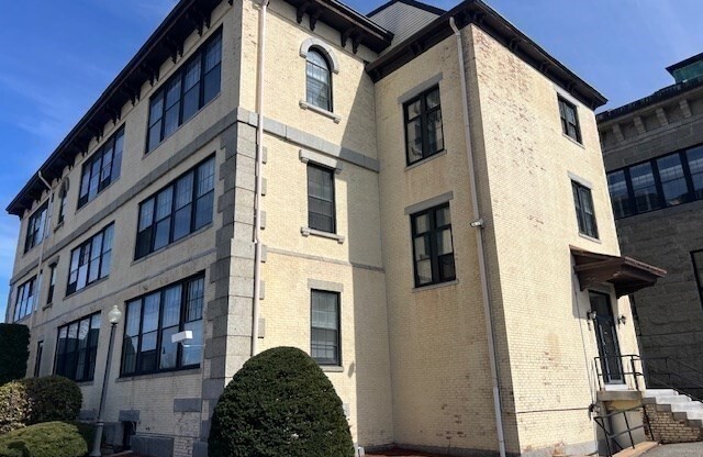 2 beds, 1 bath, 764 sqft, $2,100, Unit 1-27
