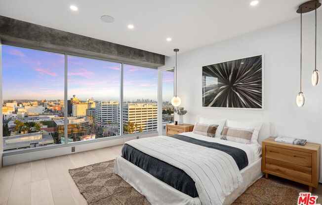 3 beds, 4 baths, 3,580 sqft, $29,900, Unit PHE