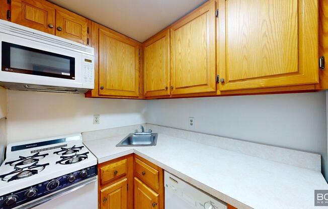 70 W 87 ST
