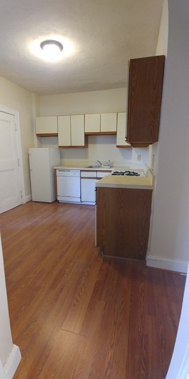 55 THATCHER ST
