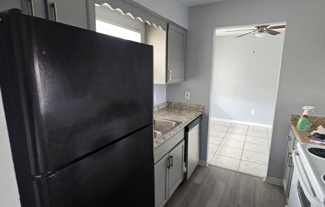 2 BEDROOM / 2 BATH APARTMENT (GOLDEN KEY APARTMENTS) NEAR THE FLORIDA MALL