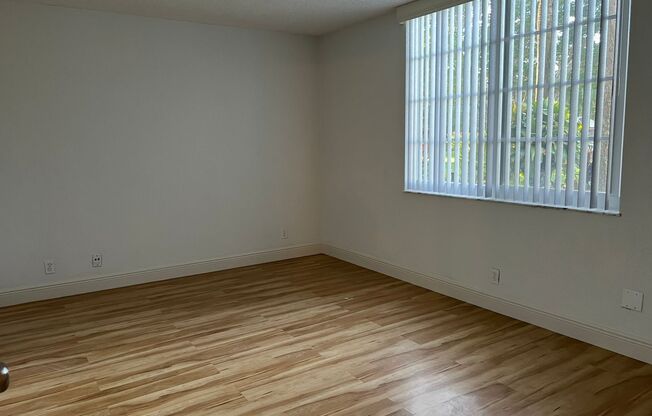 Pretty 1st Floor Davie Condo