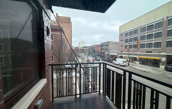 2 beds, 2 baths, 908 sqft, $3,550, Unit 952-205