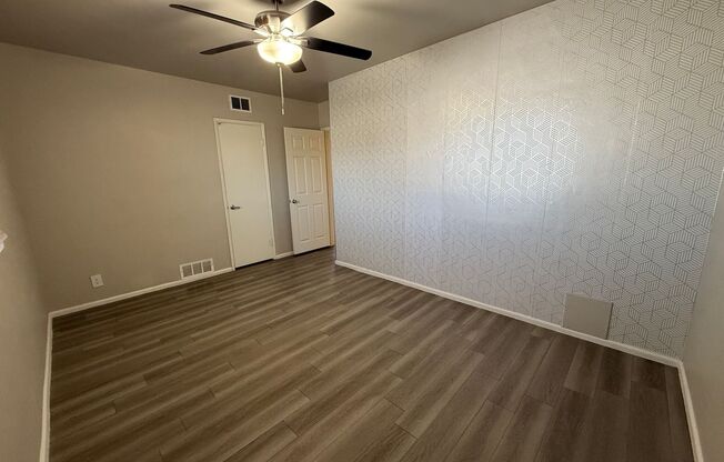 2 beds, 1 bath, 880 sqft, $1,395, Unit 3620-21