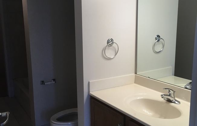 2 beds, 2 baths, 840 sqft, $1,966, Unit 4-0302