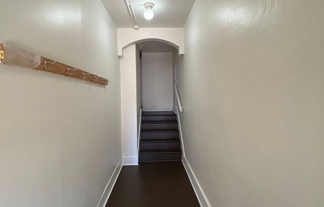 4 beds, 1 bath, $1,295, Unit Apt 2