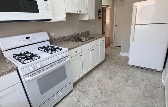 2 beds, 1 bath, 670 sqft, $1,200, Unit CA 133-3W