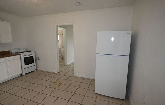 2 beds, 1 bath, $1,050