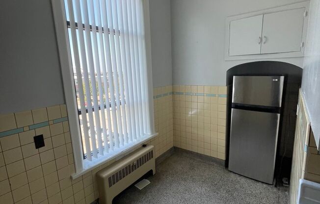 Studio, 1 bath, $550, Unit Apart #32