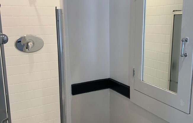 Studio, 1 bath, 425 sqft, $1,549, Unit 404