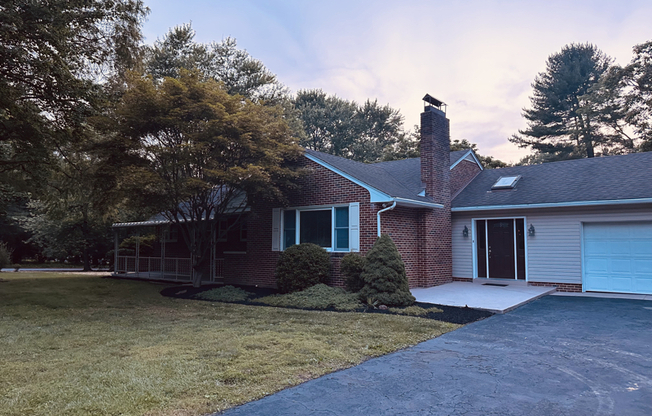 721 FEATHERBED LN