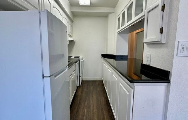 1 bed, 2 baths, 1,298 sqft, $2,450, Unit 0918