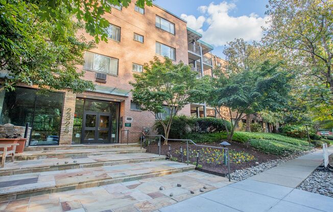 Lovely 2 BR/1 BA Condo in Glover Park!