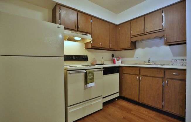 1 bed, 1 bath, 800 sqft, $850, Unit 1420 West Glen Avenue Apt 210