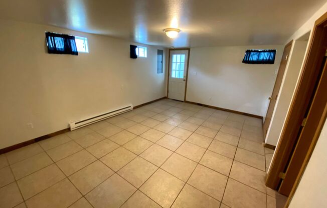 2 beds, 1 bath, 1,000 sqft, $700, Unit 834-B